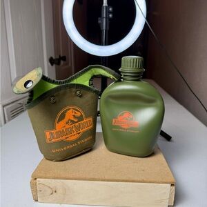 New JURASSIC PARK Vintage Logo Canteen UNIVERSAL STUDIOS HOLLYWOOD LOST WORLD